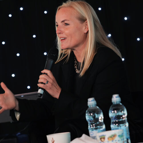 Kerry ellis holds microphone and talks on stage